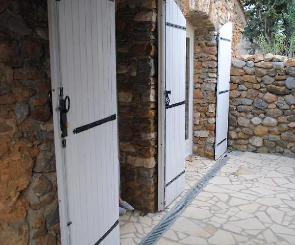 Le Fenouillet Proche Des Grands Buffets Bed and breakfast Narbona